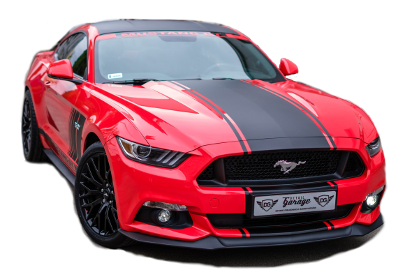 Roter Ford Mustang mit Rennstreifen